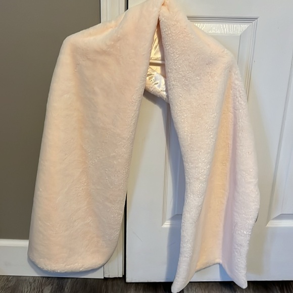 Faux Fur Silky Wrap Shawl - Picture 1 of 3